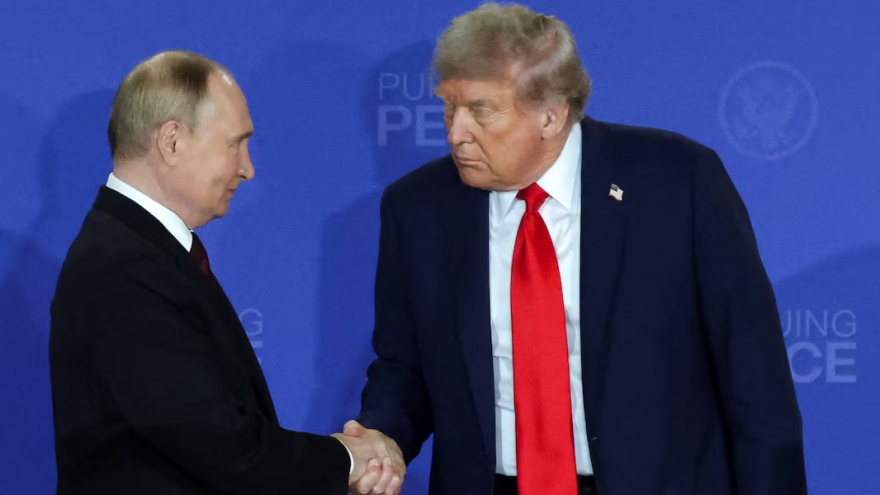 Ông Putin nói với ông Trump bằng tiếng Anh: “Lần tới tại Moscow nhé”
